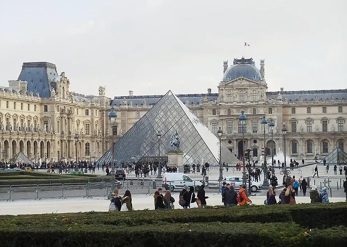 Palais Royal Apartment